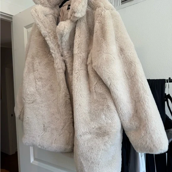 Steve Madden Luxe Beige Teddy Jacket - Picture 1 of 7